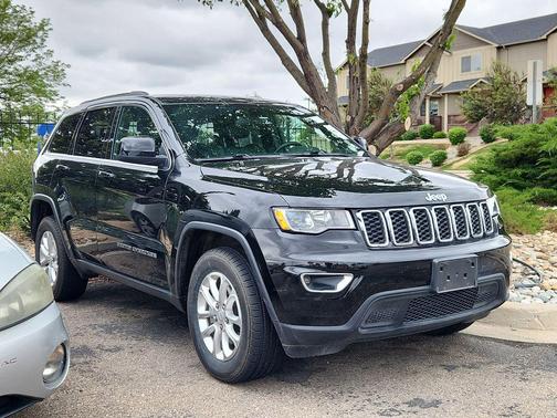 Diamond Black Crystal Pearlcoat 2021 Jeep Grand Cherokee Laredo