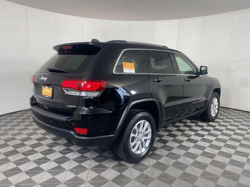 Diamond Black Crystal Pearlcoat 2021 Jeep Grand Cherokee Laredo
