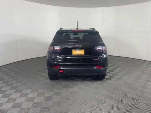 Diamond Black Crystal Pearlcoat 2024 Jeep Compass Trailhawk