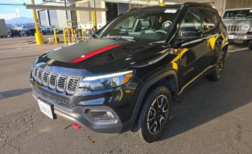 Diamond Black Crystal Pearlcoat 2024 Jeep Compass Trailhawk