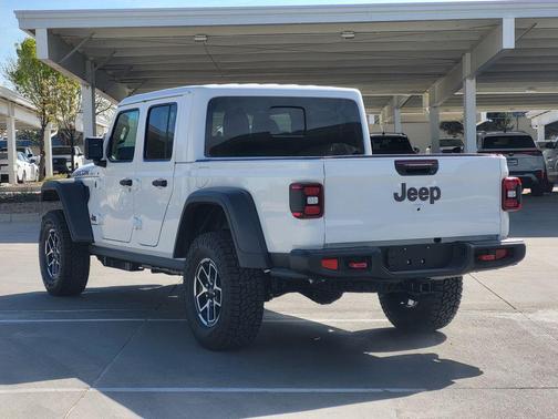 Bright White Clearcoat 2026 Jeep Gladiator Rubicon