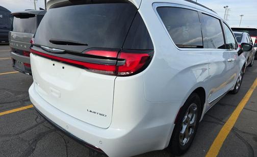 Bright White Clearcoat 2023 Chrysler Pacifica Limited