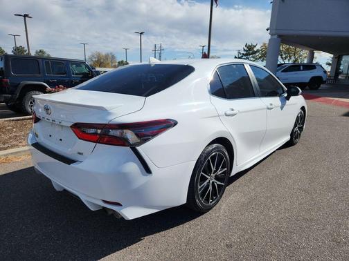 2022 Toyota Camry SE