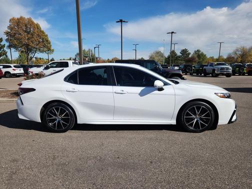 2022 Toyota Camry SE