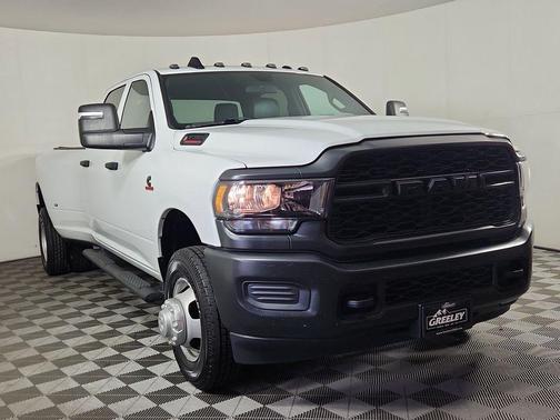 2023 RAM 3500 Tradesman Crew Cab 4x4 8' Box