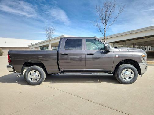 2026 RAM 2500 Tradesman Crew Cab 4x4 6'4' Box