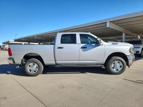 2026 RAM 2500 Tradesman Crew Cab 4x4 6'4' Box