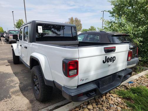 2021 Jeep Gladiator Willys 4x4
