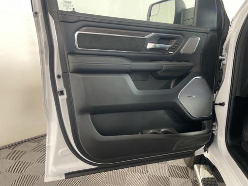 Bright White Clearcoat 2026 RAM 1500 Laramie