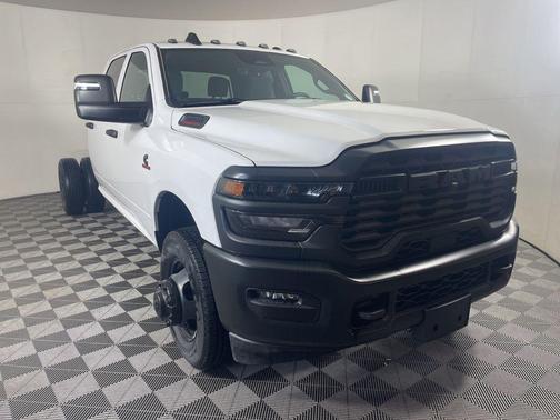 Bright White Clearcoat 2026 RAM 3500 Tradesman/Big Horn