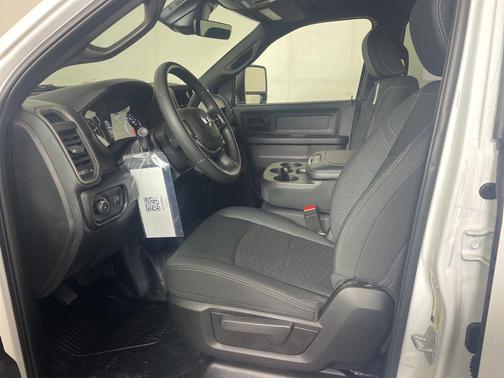 Bright White Clearcoat 2026 RAM 3500 Tradesman/Big Horn