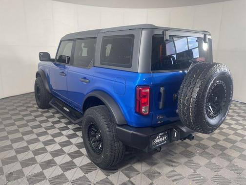 Blue Metallic 2021 Ford Bronco Base
