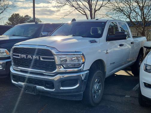 2022 RAM 2500 Tradesman Crew Cab 4x4 6'4' Box