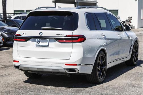 Mineral White Metallic 2026 BMW X7 xDrive40i