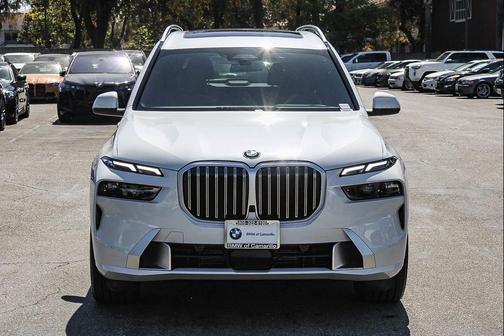 Mineral White Metallic 2026 BMW X7 xDrive40i