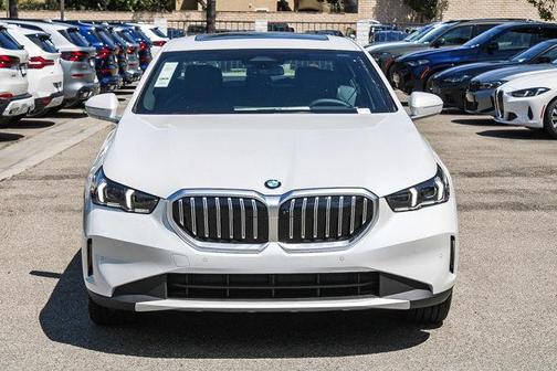 Mineral White Metallic 2026 BMW 530 530i