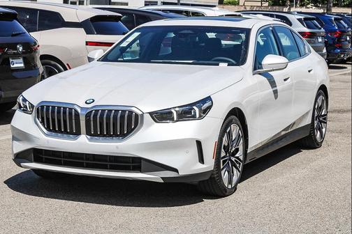 Mineral White Metallic 2026 BMW 530 530i