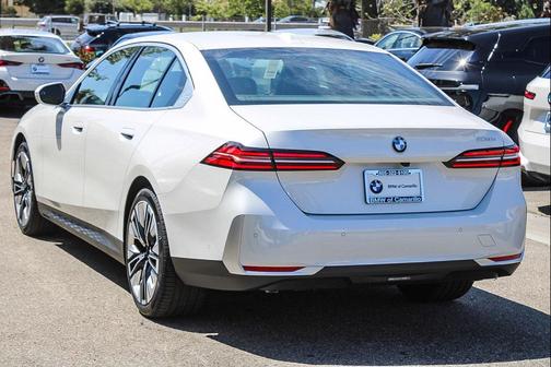 Mineral White Metallic 2026 BMW 530 530i