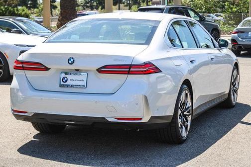 Mineral White Metallic 2026 BMW 530 530i