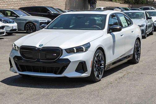 Mineral White Metallic 2026 BMW i5 M60