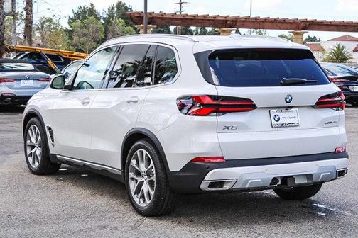 Mineral White Metallic 2026 BMW X5 xDrive40i