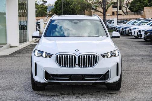 Mineral White Metallic 2026 BMW X5 xDrive40i