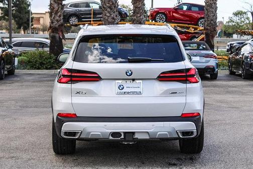 Mineral White Metallic 2026 BMW X5 xDrive40i