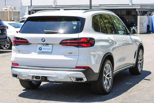 Alpine White 2026 BMW X5 sDrive40i
