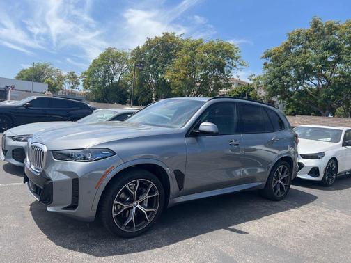 Skyscraper Grey Metallic 2025 BMW X5 xDrive40i