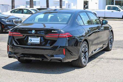 Black Sapphire Metallic 2026 BMW 530 530i