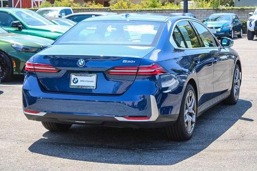 Phytonic Blue Metallic 2026 BMW 530 530i