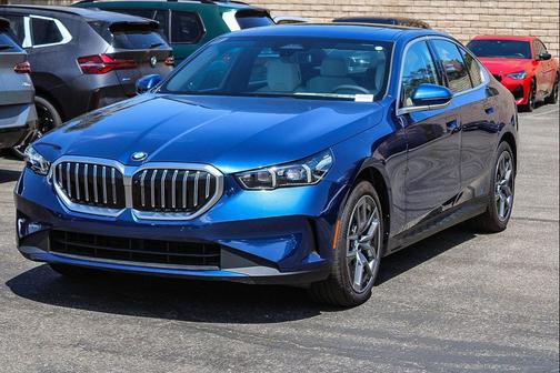 Phytonic Blue Metallic 2026 BMW 530 530i