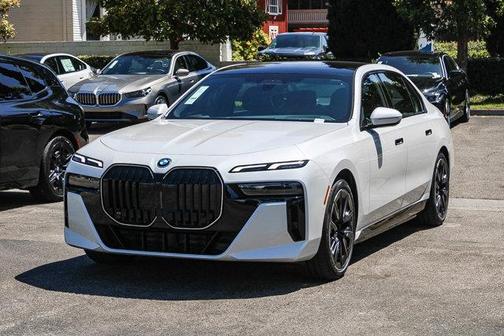 Mineral White Metallic 2026 BMW i7 eDrive50