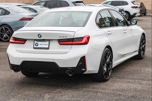 Alpine White 2026 BMW 330 330i