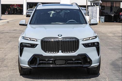 Brooklyn Grey Metallic 2027 BMW X7 xDrive40i