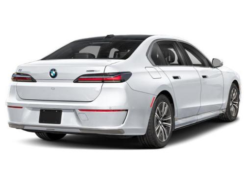 Mineral White Metallic 2026 BMW i7 eDrive50