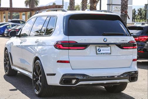 Alpine White 2024 BMW X7 xDrive40i