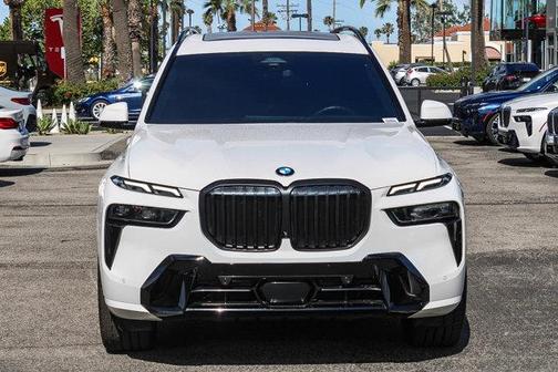 Alpine White 2024 BMW X7 xDrive40i