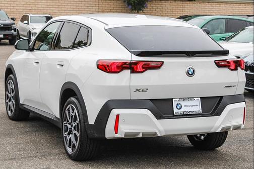 Alpine White 2026 BMW X2 xDrive28i