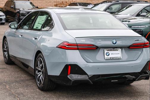 Brooklyn Grey Metallic 2027 BMW i5 eDrive40