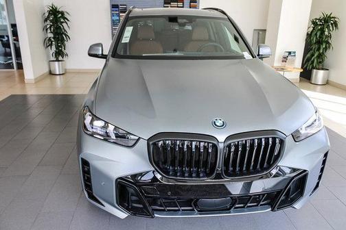 Frozen Pure Grey Metallic 2026 BMW X5 PHEV xDrive50e