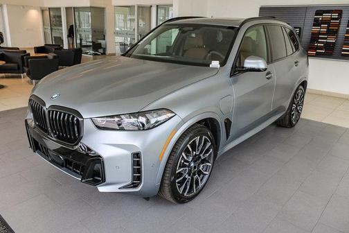 Frozen Pure Grey Metallic 2026 BMW X5 PHEV xDrive50e