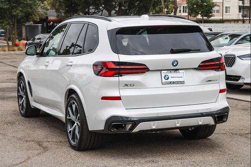 Mineral White Metallic 2026 BMW X5 PHEV xDrive50e