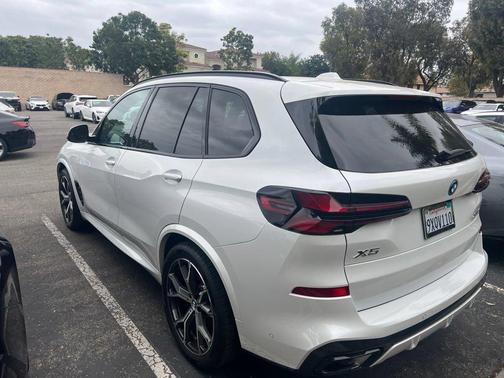 Mineral White Metallic 2026 BMW X5 PHEV xDrive50e