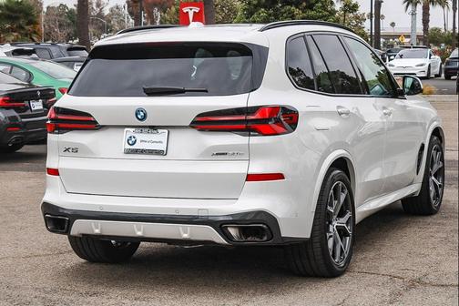 Mineral White Metallic 2026 BMW X5 PHEV xDrive50e