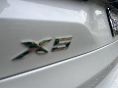 Mineral White Metallic 2026 BMW X5 PHEV xDrive50e