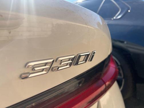 Alpine White 2024 BMW 330 330i