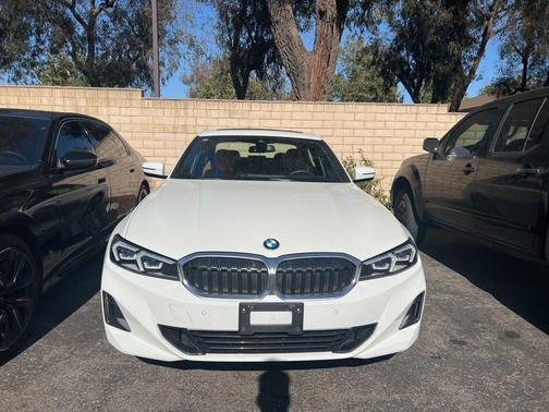 Alpine White 2024 BMW 330 330i