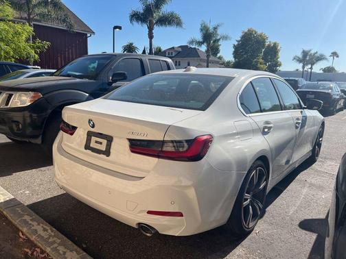 Alpine White 2024 BMW 330 330i