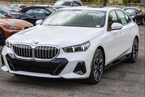 Alpine White 2027 BMW 530 i